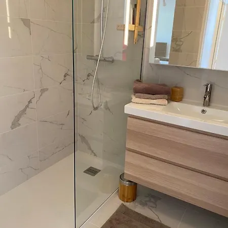 Superbe 2p Vue Mer, Ensoleillé, Piscine Apartamento Rocabruna